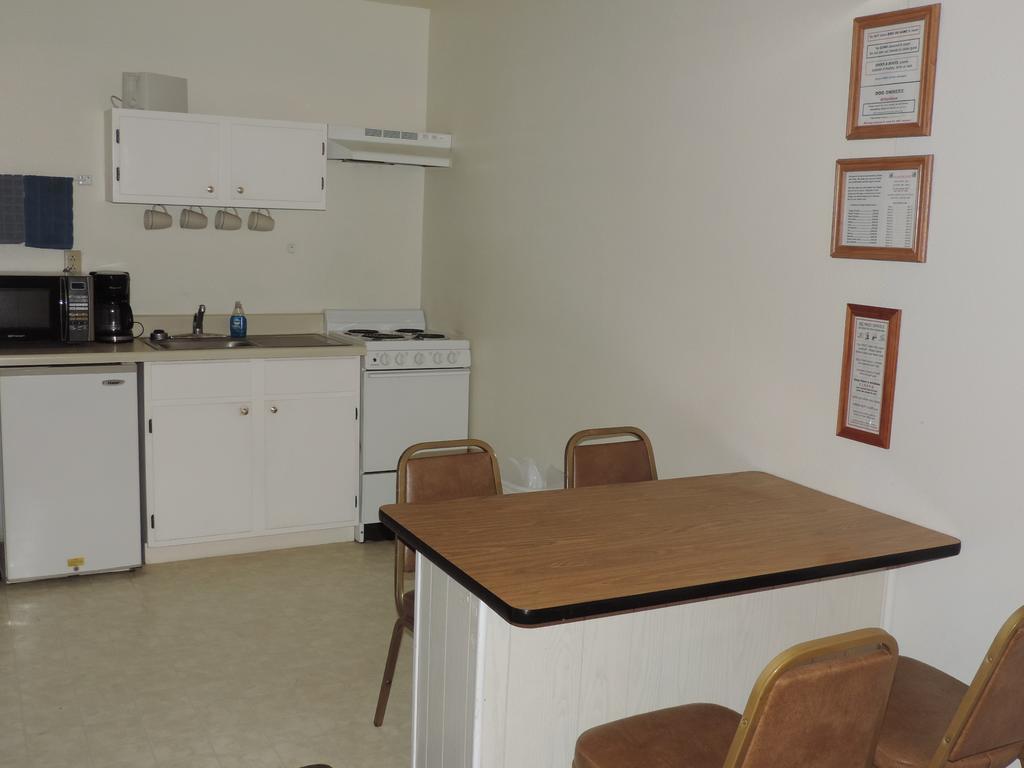 Hunters Lodge Motel Paducah Room photo